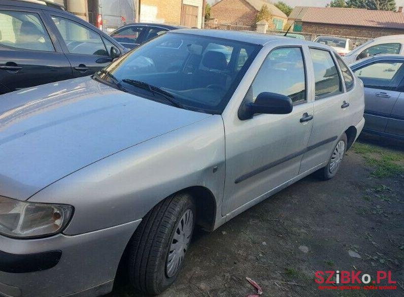 2002' SEAT Cordoba photo #1