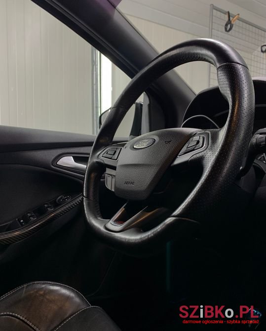 2017' Ford Focus photo #5
