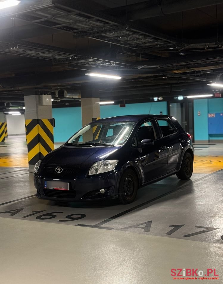 2008' Toyota Auris photo #2