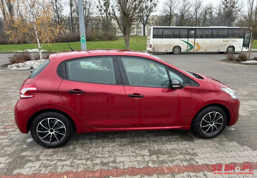 2012' Peugeot 208 1.2 Vti Access photo #2