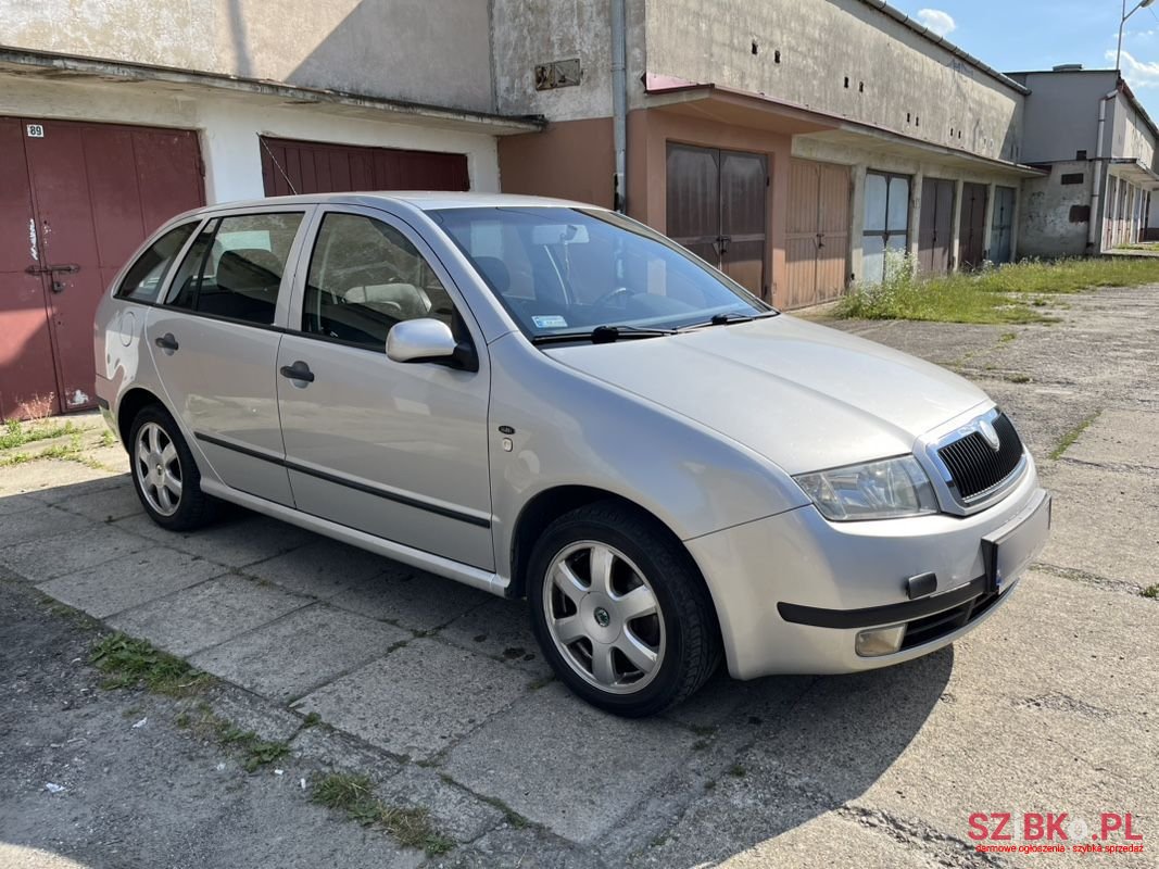 2002' Skoda Fabia photo #2