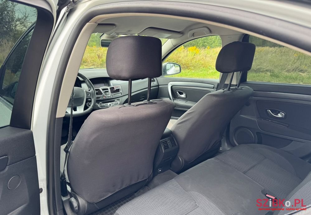 2010' Renault Laguna 2.0 Dci Authentique photo #5