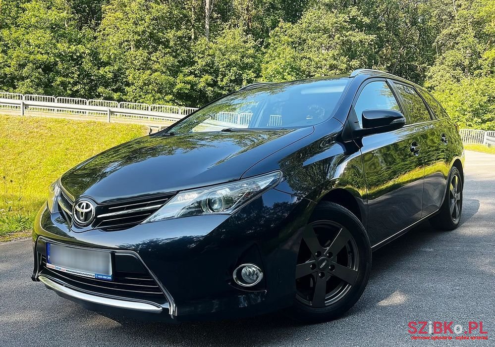 2014' Toyota Auris photo #3