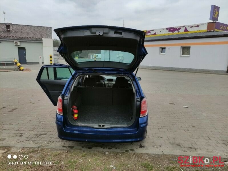 2009' Opel Astra photo #2