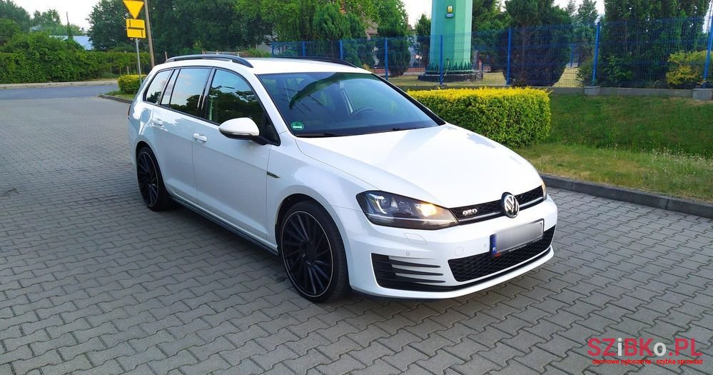 2015' Volkswagen Golf photo #1