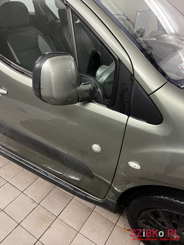 2011' Peugeot Partner photo #6