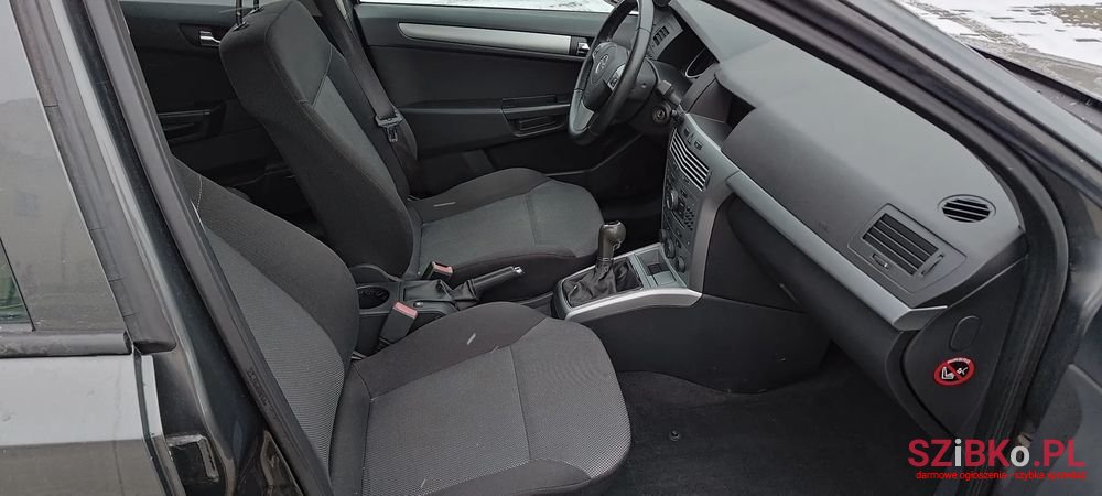 2010' Opel Astra photo #6