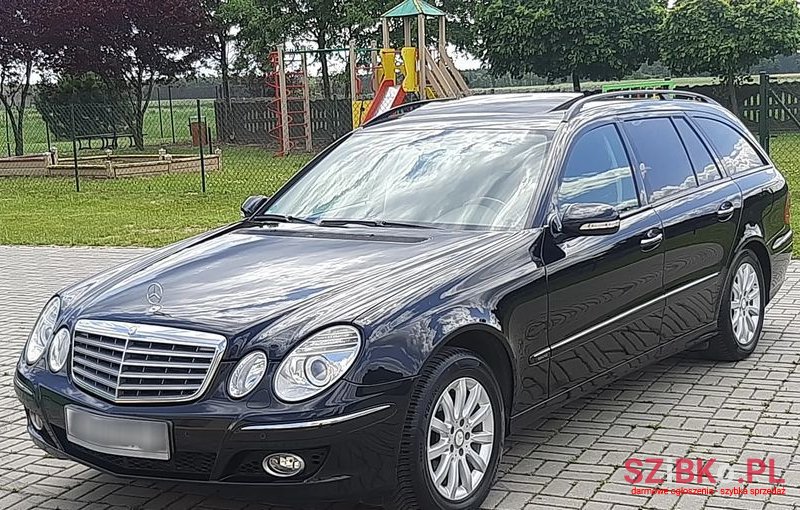 2008' Mercedes-Benz E-Class 200 photo #2