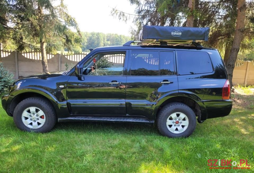 2004' Mitsubishi Pajero photo #4