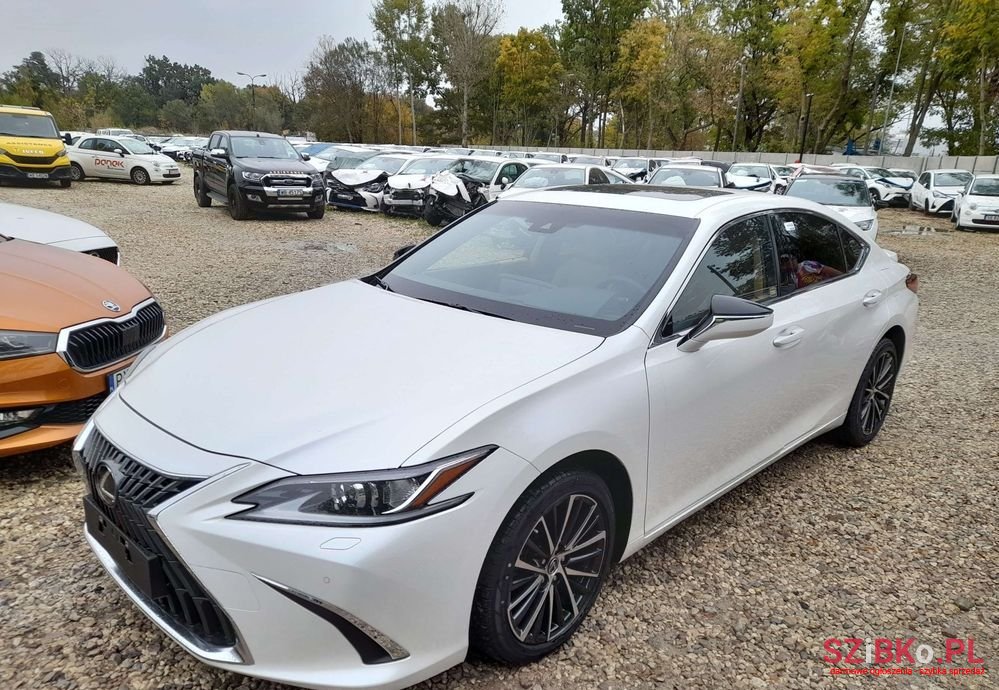 2024' Lexus ES photo #4