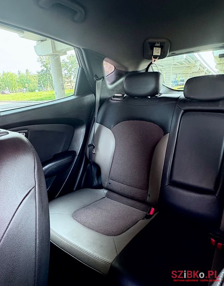 2012' Hyundai ix35 photo #6