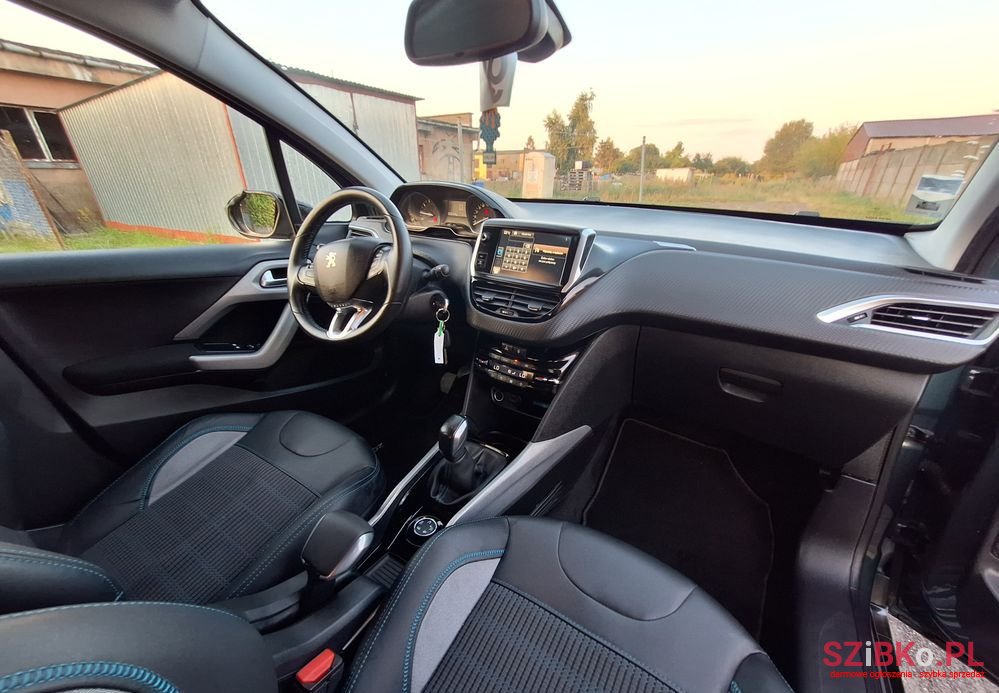 2015' Peugeot 2008 photo #6