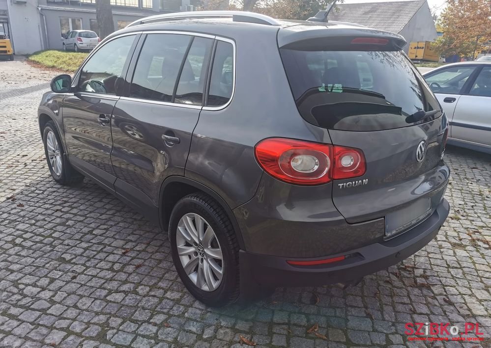 2010' Volkswagen Tiguan photo #4