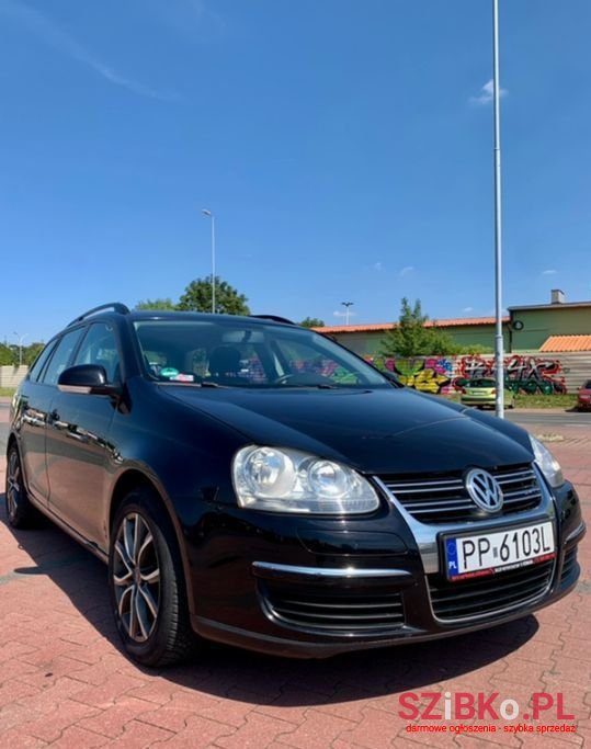 2009' Volkswagen Golf photo #3