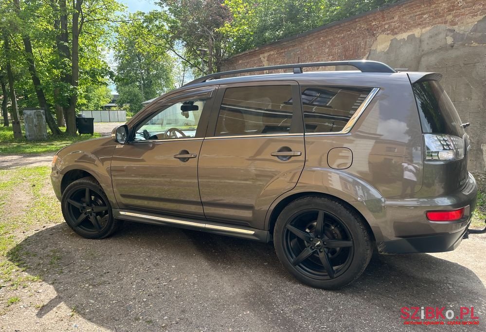 2011' Mitsubishi Outlander photo #6