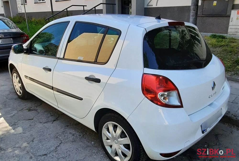 2013' Renault Clio photo #6