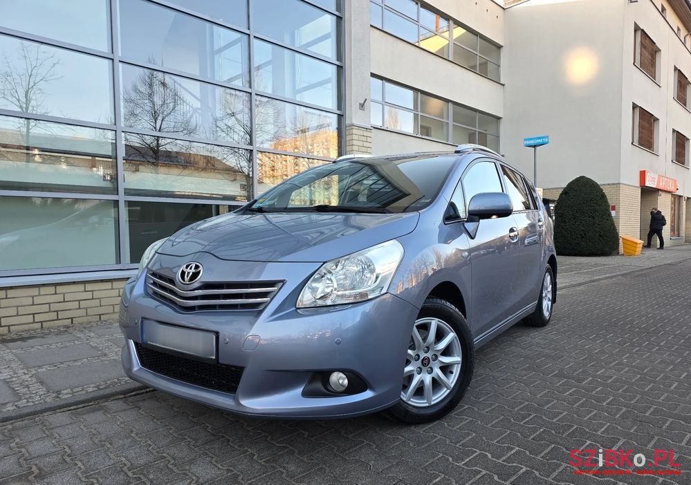 2010' Toyota Verso photo #1