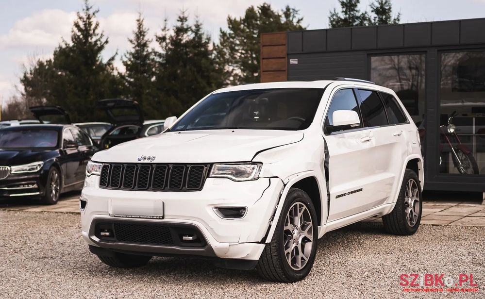 2017' Jeep Grand Cherokee photo #2