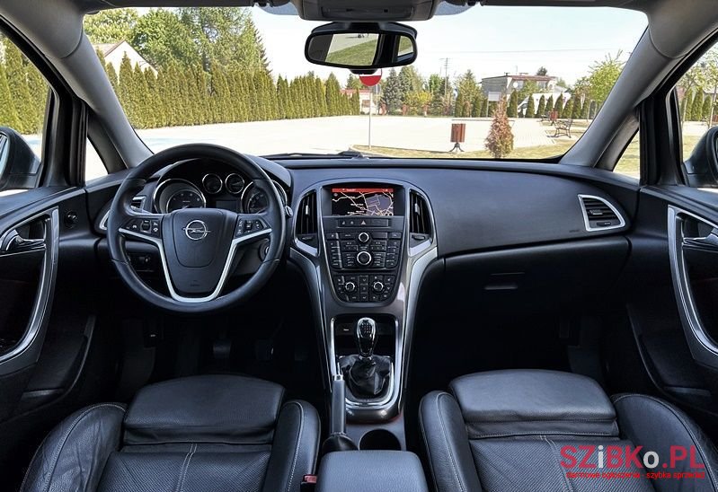 2014' Opel Astra photo #3