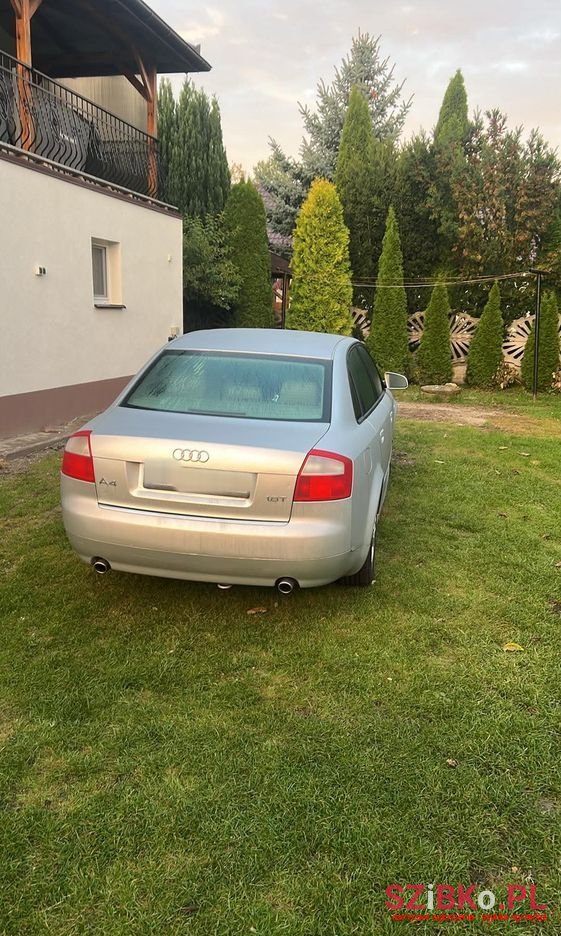2002' Audi A4 Avant photo #2