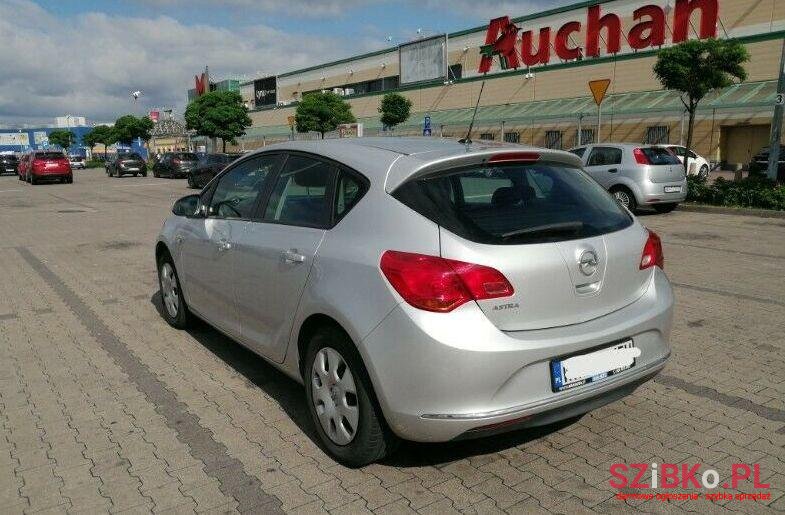 2015' Opel Astra photo #1