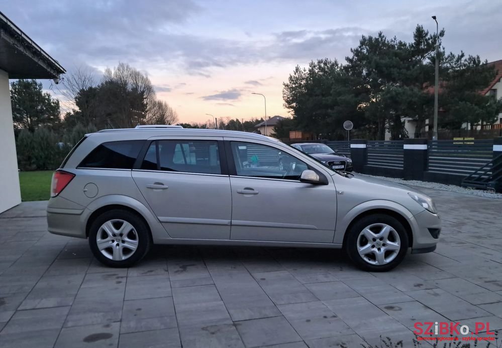 2009' Opel Astra 1.6 Caravan photo #4