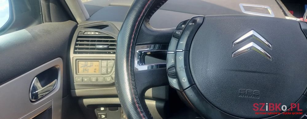 2008' Citroen C4 photo #6