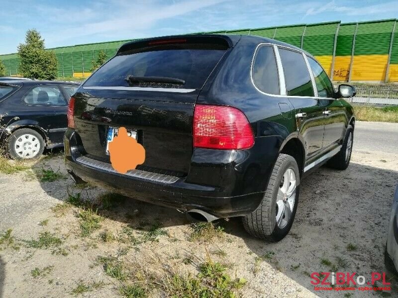 2005' Porsche Cayenne photo #2