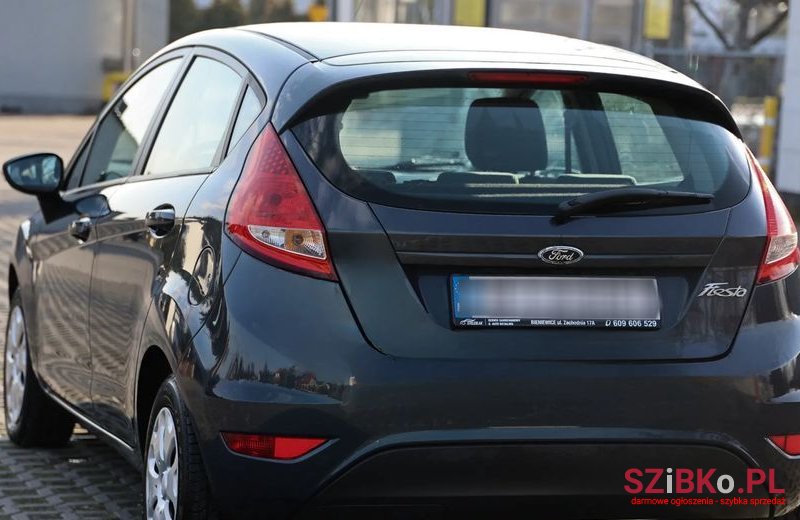 2011' Ford Fiesta photo #2