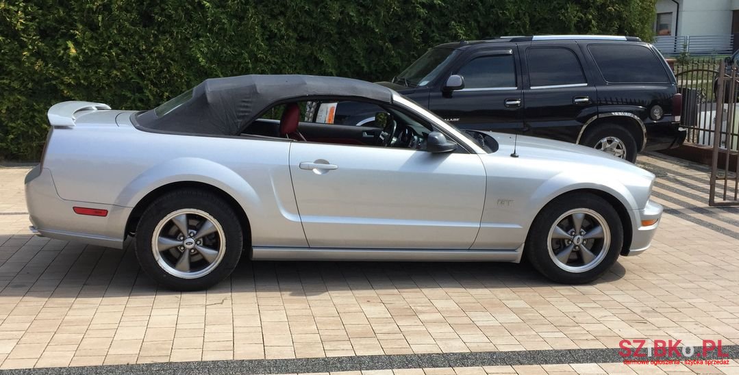 2005' Ford Mustang photo #6