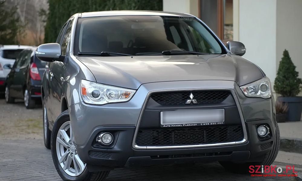 2011' Mitsubishi ASX photo #2