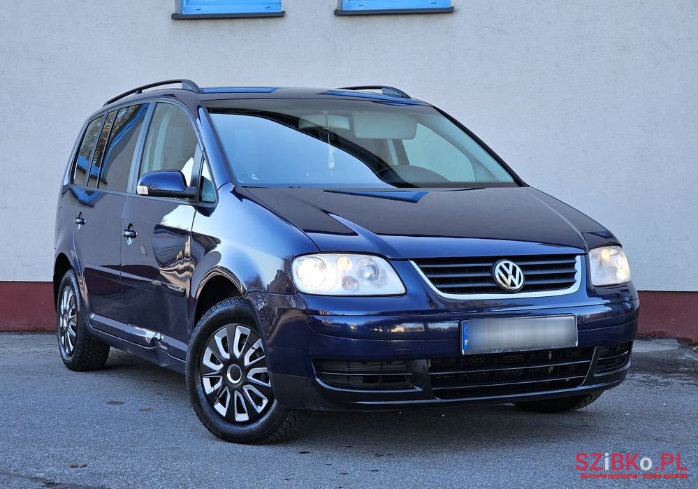 2006' Volkswagen Touran photo #2