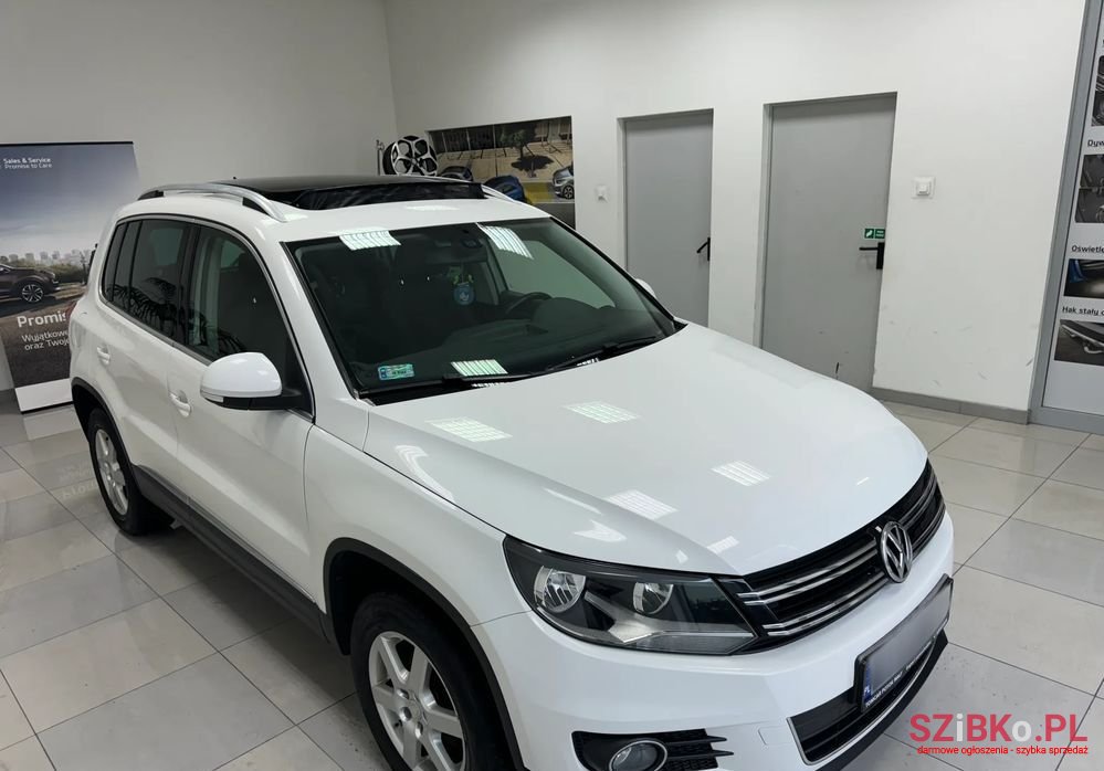 2012' Volkswagen Tiguan photo #5