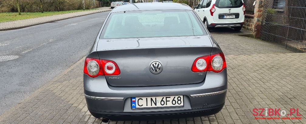 2006' Volkswagen Passat photo #5