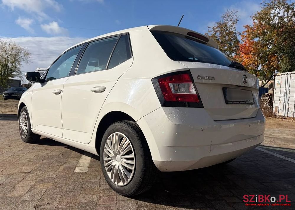 2015' Skoda Fabia 1.4 Tdi Ambition photo #5