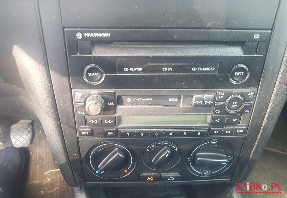 2001' Volkswagen Golf photo #6