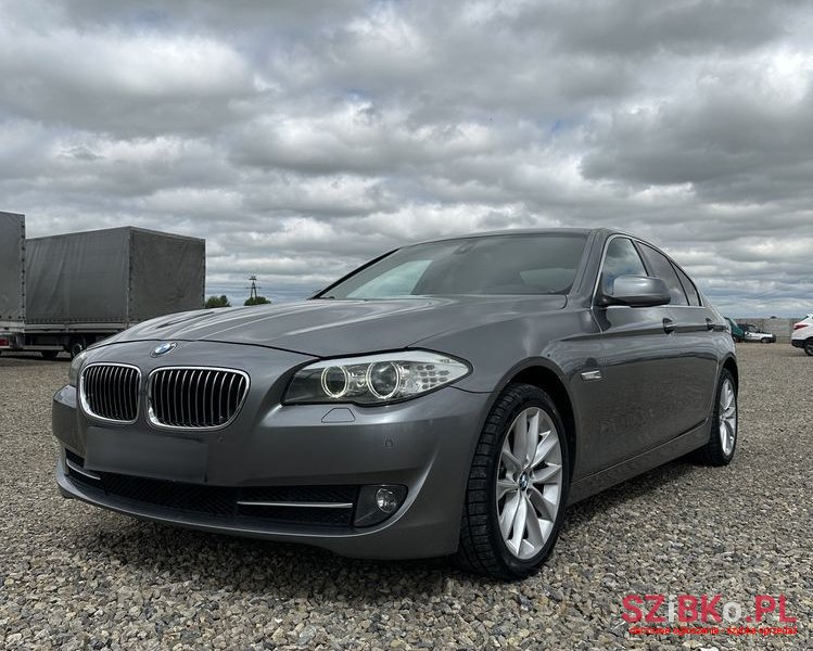 2011' BMW 5 Series photo #1