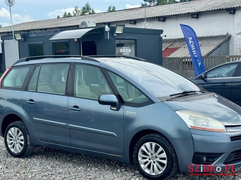 2008' Citroen C4 Grand Picasso photo #3