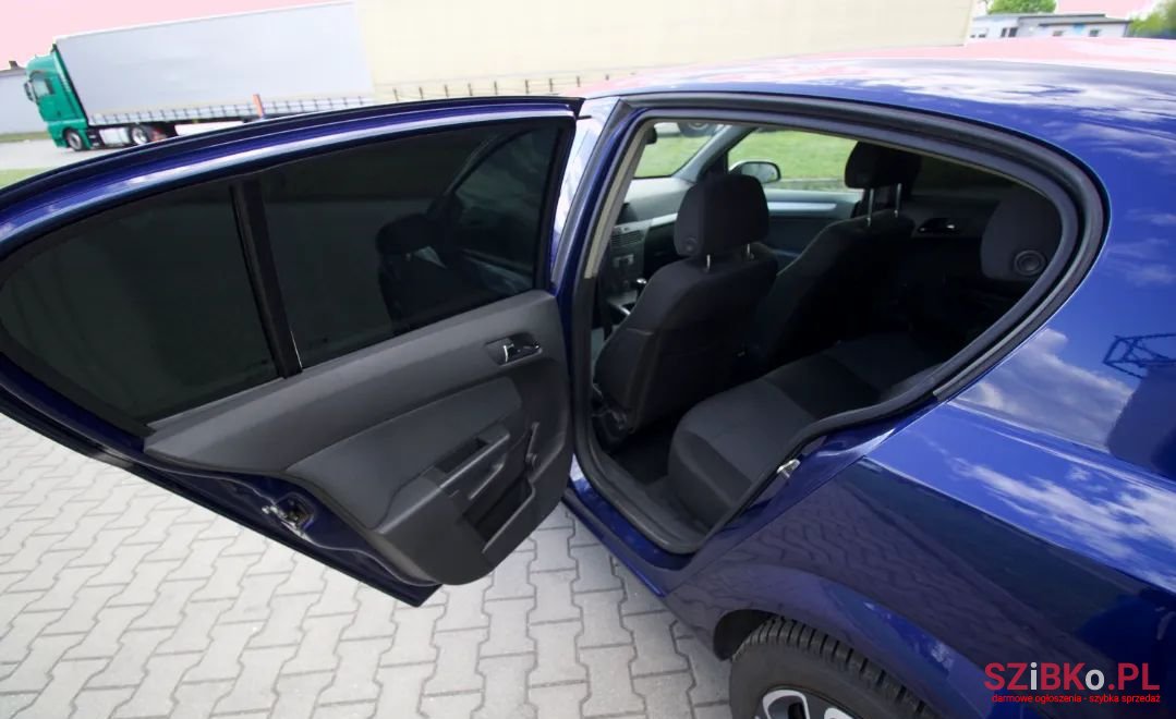 2005' Opel Astra photo #5