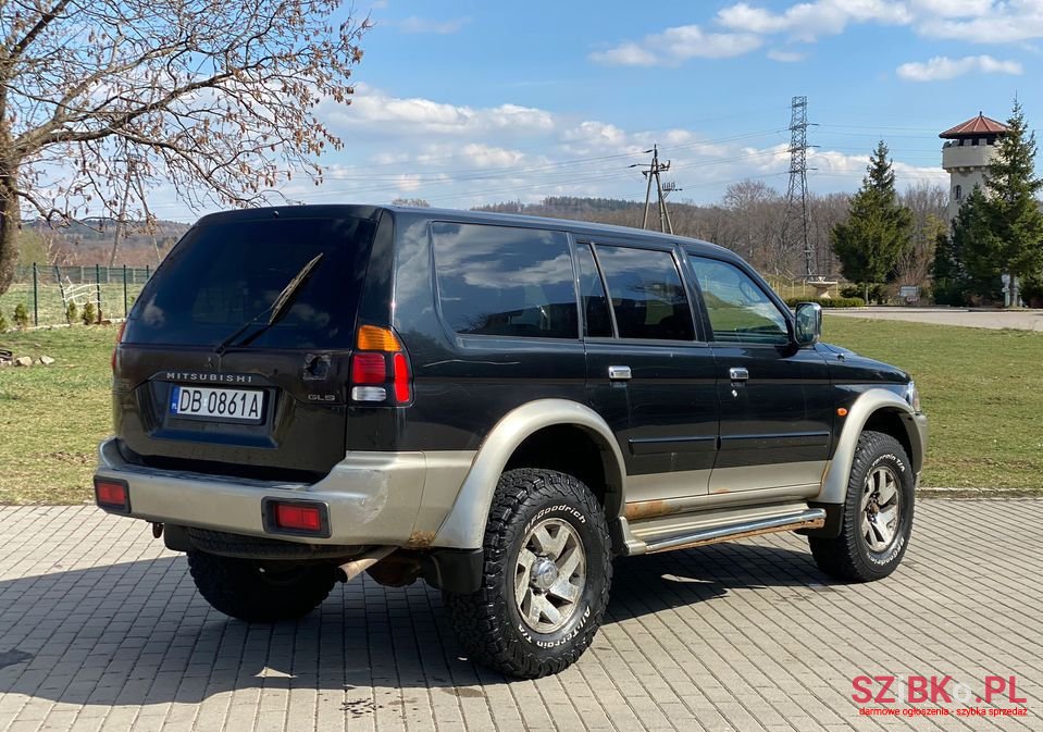 2004' Mitsubishi Pajero photo #5