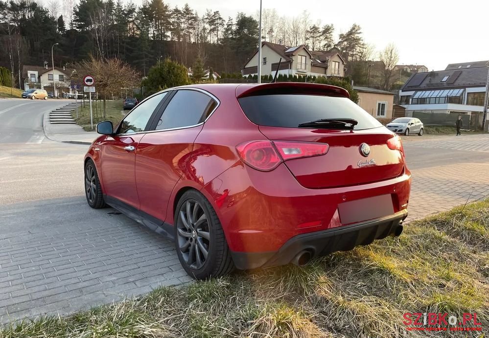 2012' Alfa Romeo Giulietta photo #5