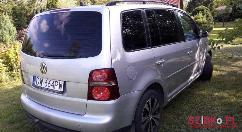 2007' Volkswagen Touran photo #2