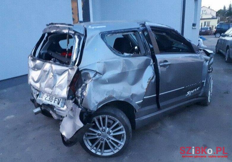 2015' Suzuki Swift photo #2