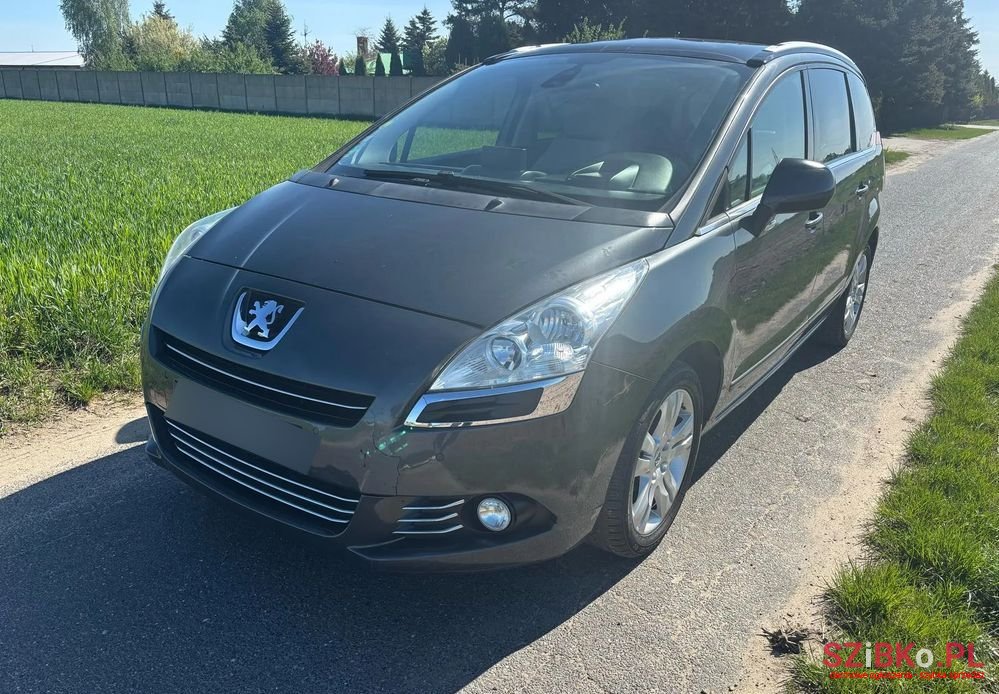 2010' Peugeot 5008 photo #1