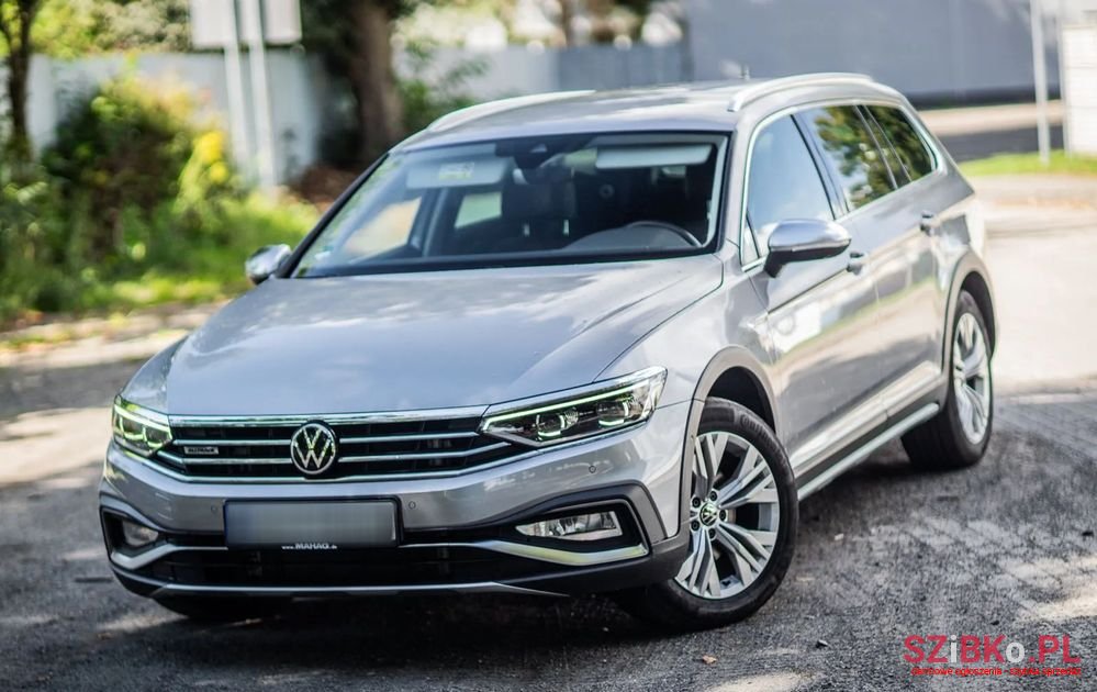 2021' Volkswagen Passat Variant photo #2