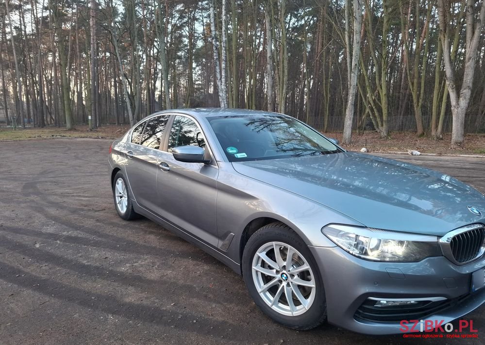 2017' BMW 5 Series 520D Xdrive Luxury Line photo #3