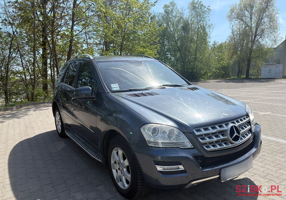 2011' Mercedes-Benz Ml photo #2