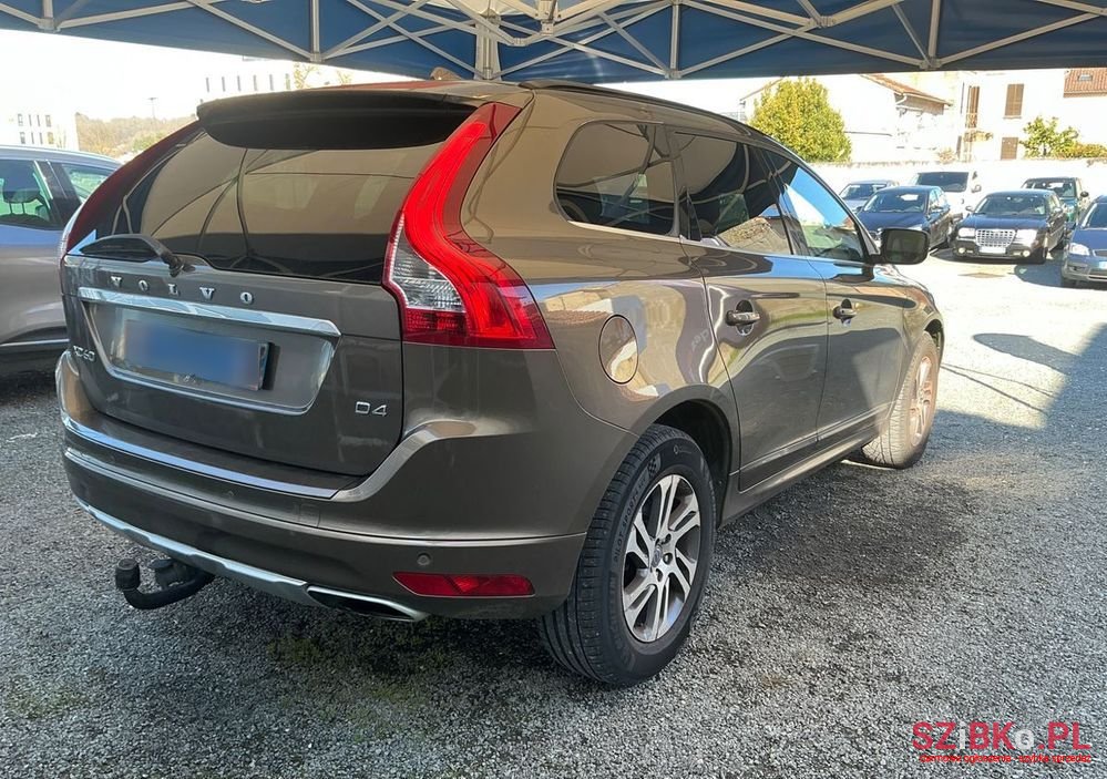 2015' Volvo Xc 60 D4 Momentum photo #2