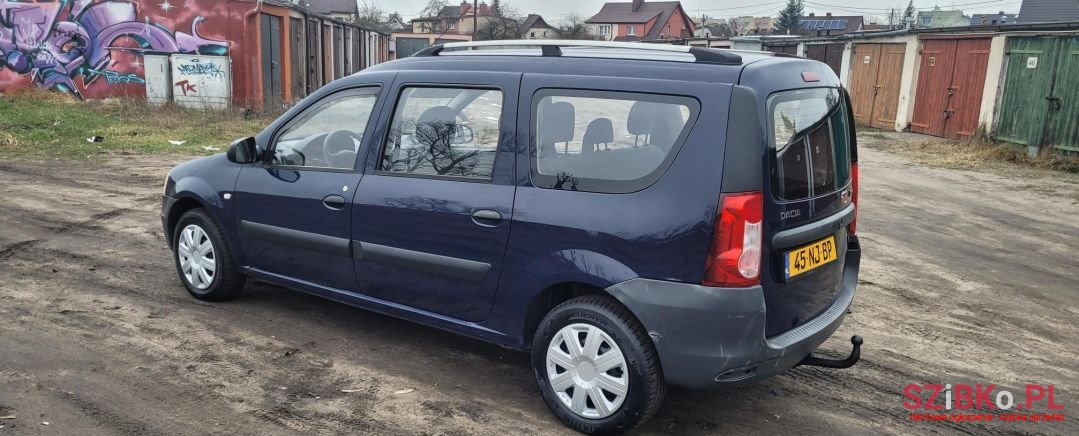 2011' Dacia Logan photo #4