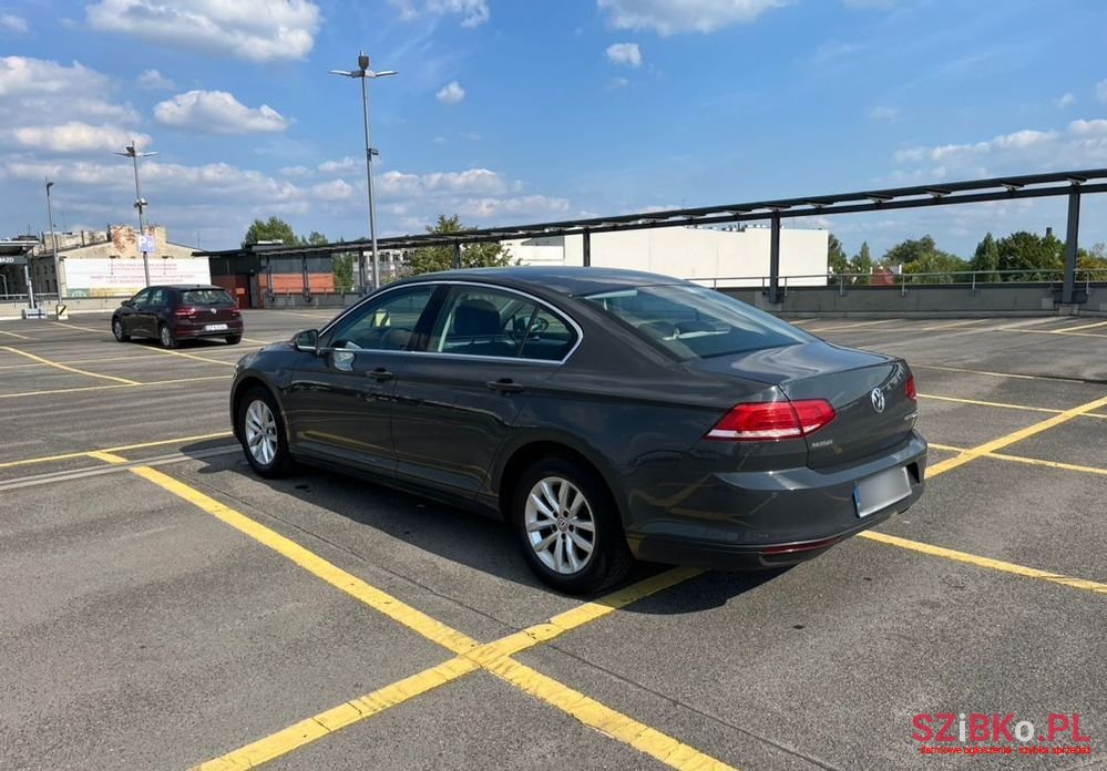 2017' Volkswagen Passat photo #6